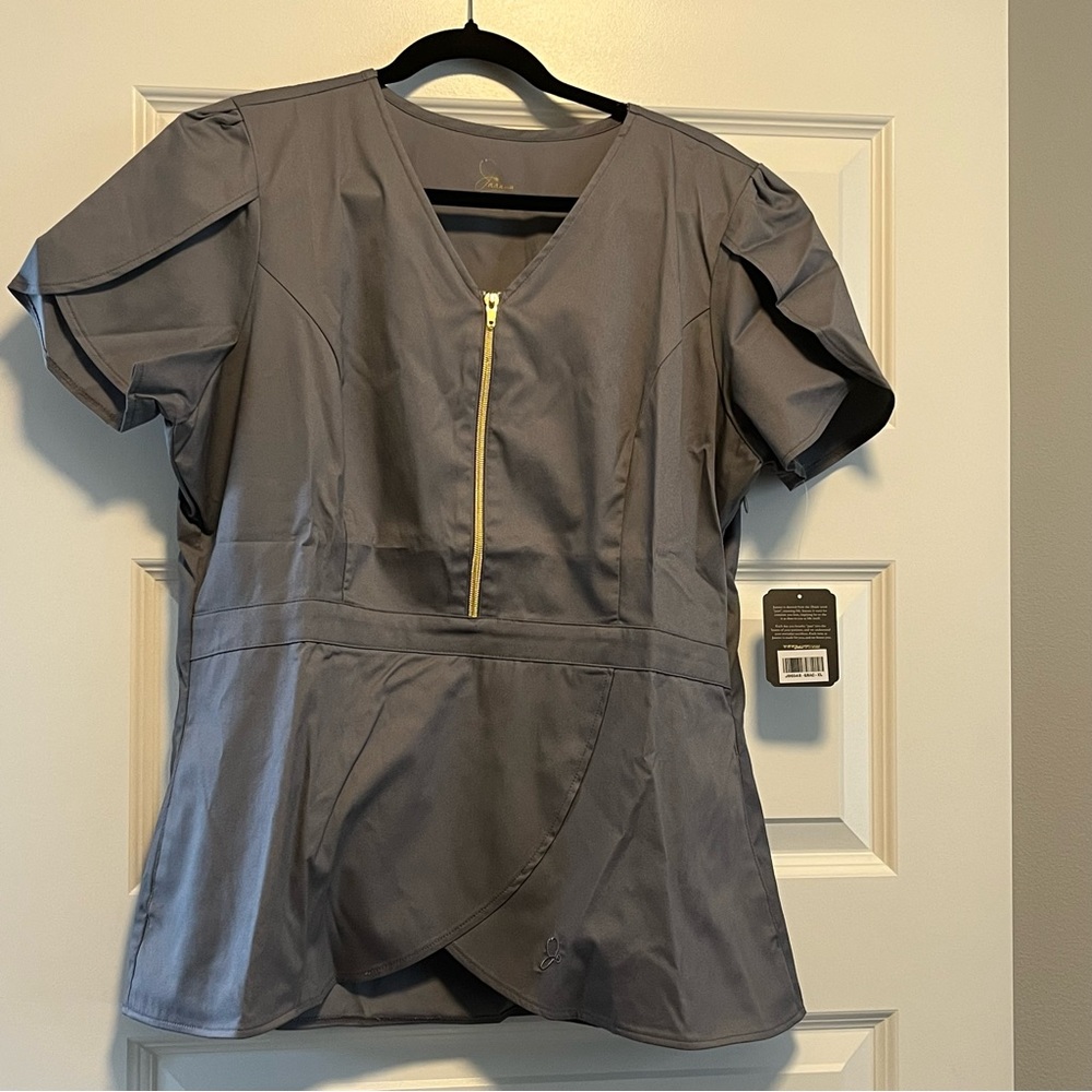 NWT Jaanuu Scrub Top